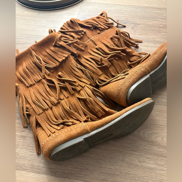 Minnetonka fringe boots - Picture 2 of 5